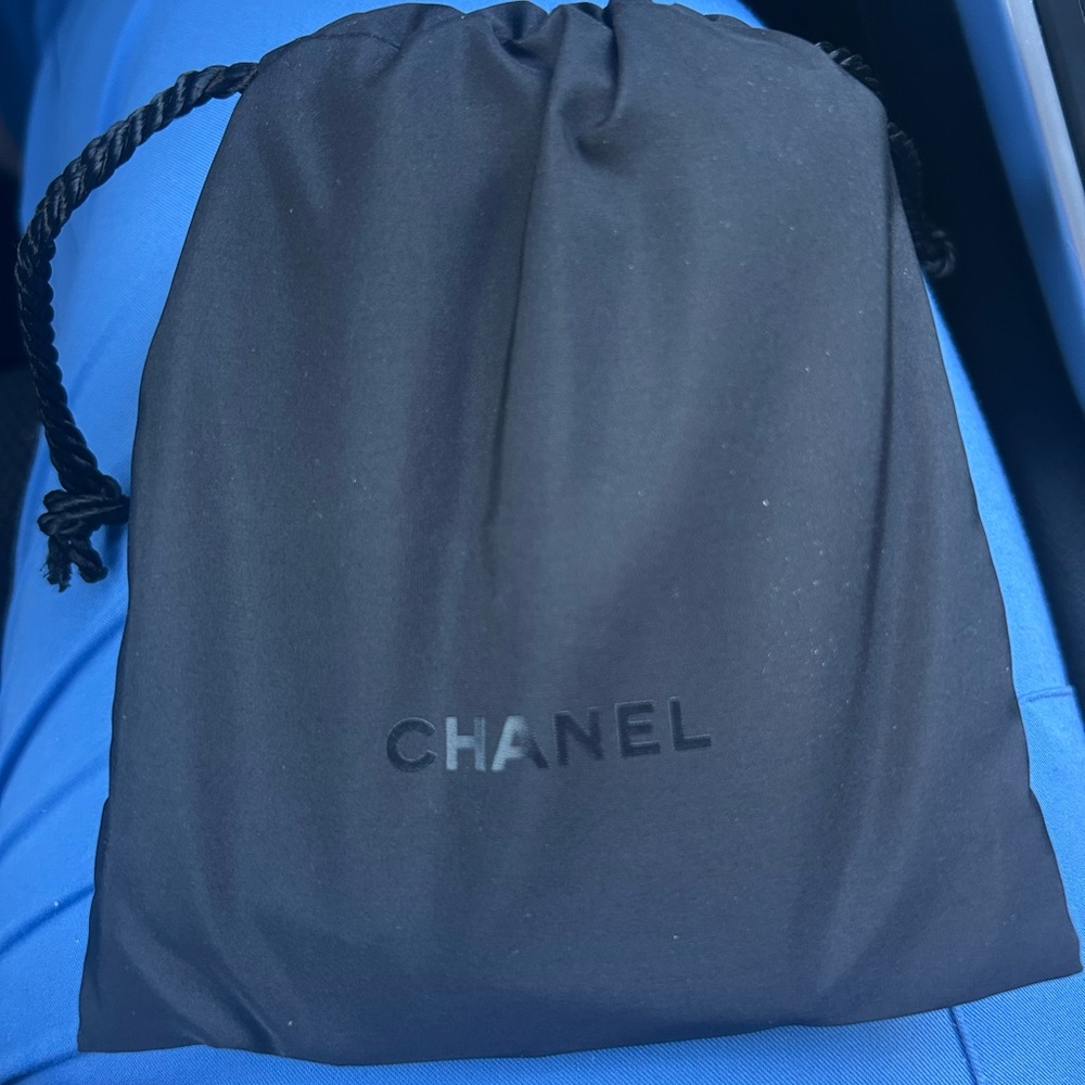 EUC Chanel Caviar Pouch w/COA 💫 - Picture 11 of 12